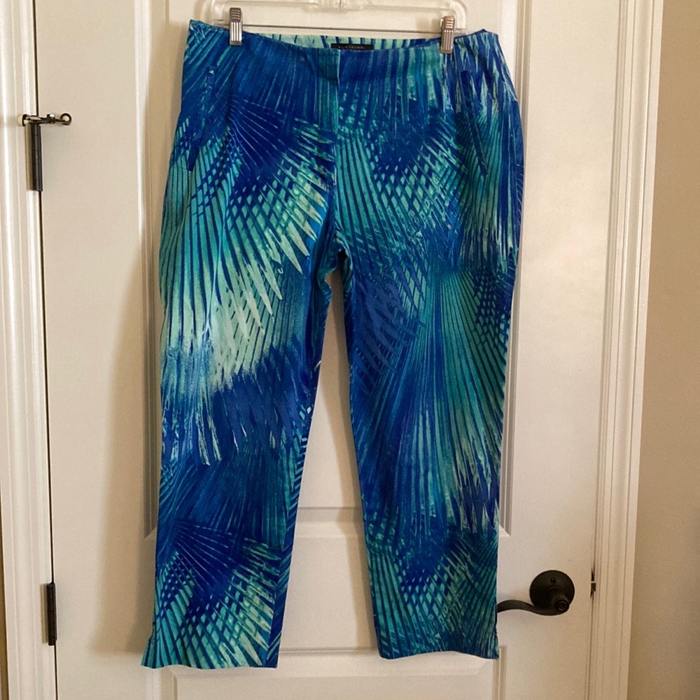 Elie Tahari Blue and Green slacks with Artistic Design